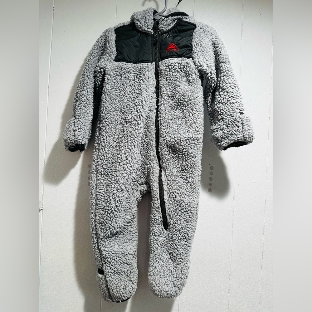 Snozu bundle snow suit and sipper hoodie